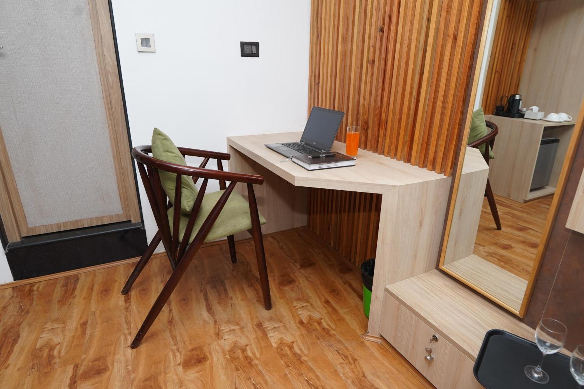 Lotus Club Boutique Hotel Katmandou Extérieur photo